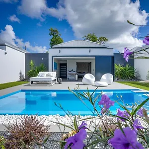 https://tropic-chic.comcaribbean.com